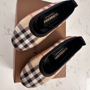 Burberry girls shoes